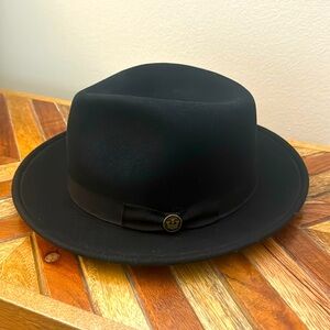 Goorin Bros. “The Doctor” hat. Used, great condition. No rips/noticeable wear.